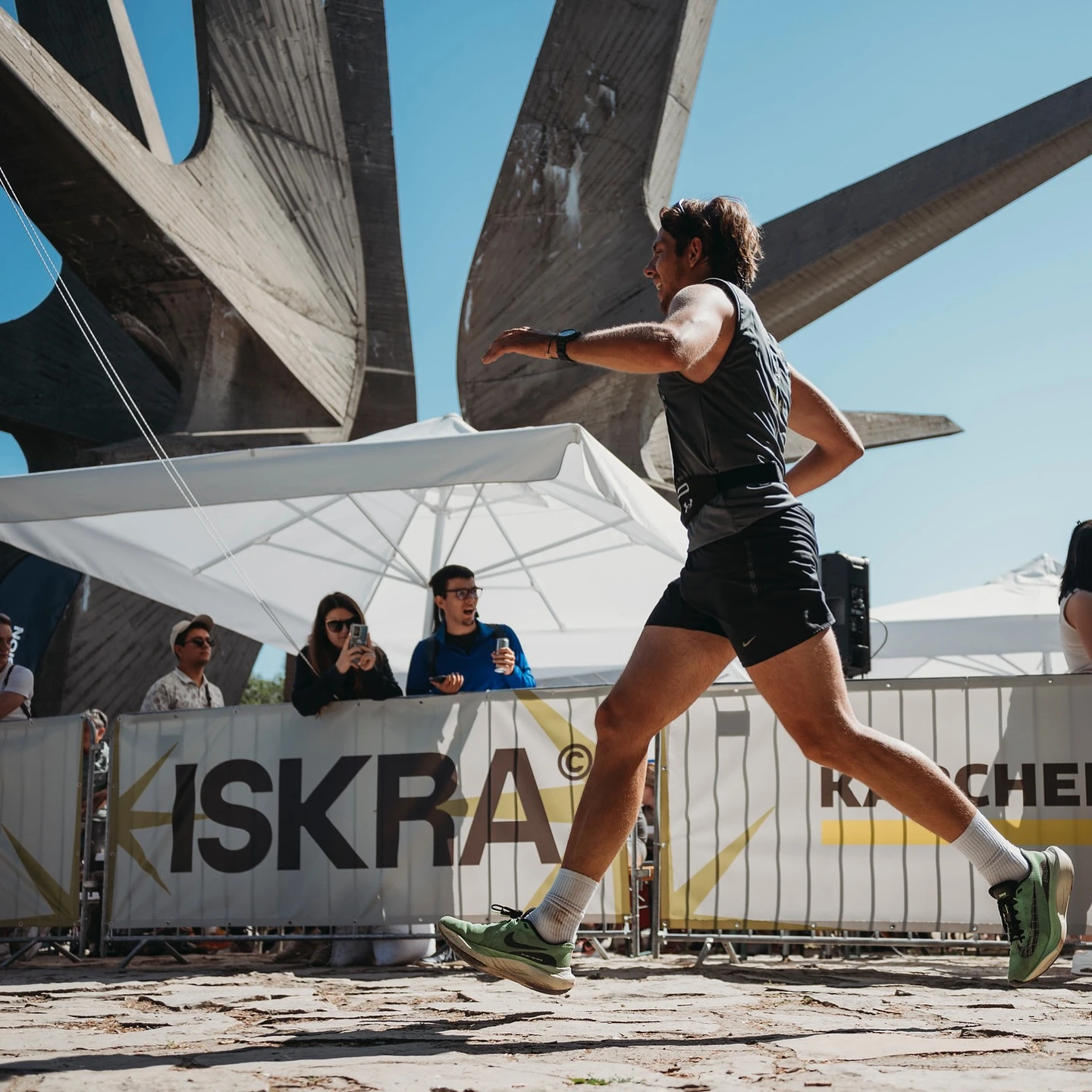 Logo serije Iskra trail